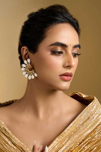 Buy_Nazaakat By Samara Singh_White Pearl Studded Earrings 