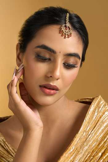 Shop Nazaakat By Samara Singh Red Stone Drop Maangtikka Online at Aza Fashions Shop_Nazaakat By Samara Singh_Red Stone Drop Maangtikka _Online_at_Aza_Fashions
