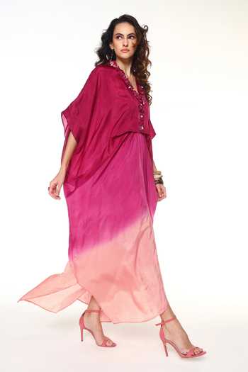 Buy CAPISVIRLEO Pink Silk V-neck Alba Shaded Ruby Kaftan Online at Aza Fashions Buy_CAPISVIRLEO_Pink Silk V-neck Alba Shaded Ruby Kaftan _Online_at_Aza_Fashions