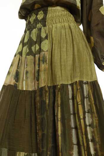Buy_CAPISVIRLEO_Olive Green Chanderi Silk Embroidery Cora Panelled Skirt 