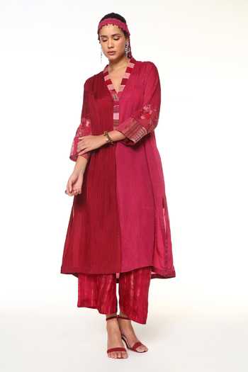 Buy CAPISVIRLEO Pink Silk V-neck Seria Pintucked Long Shirt Tunic Online at Aza Fashions Buy_CAPISVIRLEO_Pink Silk V-neck Seria Pintucked Long Shirt Tunic _Online_at_Aza_Fashions