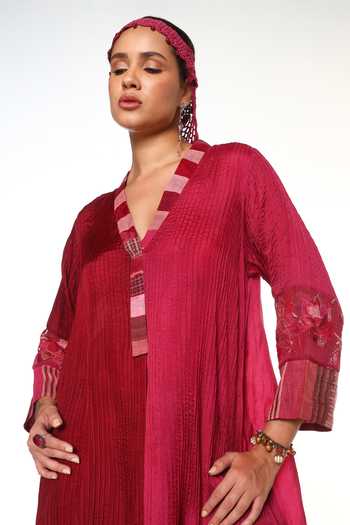 CAPISVIRLEO Pink Silk V-neck Seria Pintucked Long Shirt Tunic at Aza Fashions CAPISVIRLEO_Pink Silk V-neck Seria Pintucked Long Shirt Tunic _at_Aza_Fashions
