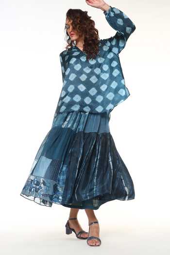 Buy CAPISVIRLEO Blue Silk V-neck Stella Tie Dye Top Online at Aza Fashions Buy_CAPISVIRLEO_Blue Silk V-neck Stella Tie Dye Top _Online_at_Aza_Fashions