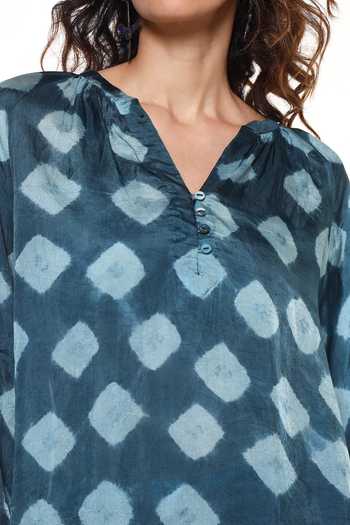 Shop CAPISVIRLEO Blue Silk V-neck Stella Tie Dye Top Online at Aza Fashions Shop_CAPISVIRLEO_Blue Silk V-neck Stella Tie Dye Top _Online_at_Aza_Fashions