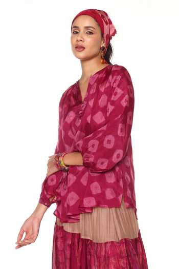 Buy CAPISVIRLEO Pink Silk V-neck Stella Tie Dye Top Online at Aza Fashions Buy_CAPISVIRLEO_Pink Silk V-neck Stella Tie Dye Top _Online_at_Aza_Fashions