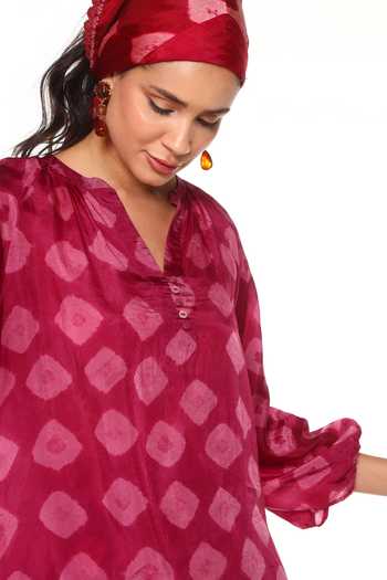 Shop CAPISVIRLEO Pink Silk V-neck Stella Tie Dye Top Online at Aza Fashions Shop_CAPISVIRLEO_Pink Silk V-neck Stella Tie Dye Top _Online_at_Aza_Fashions
