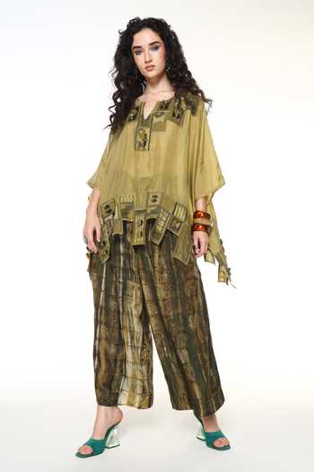 Buy CAPISVIRLEO Green Silk Split V-neck Sylvie Patchwork Kaftan Shirt Online at Aza Fashions Buy_CAPISVIRLEO_Green Silk Split V-neck Sylvie Patchwork Kaftan Shirt _Online_at_Aza_Fashions