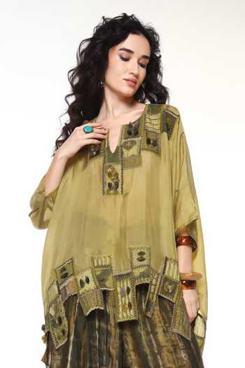 CAPISVIRLEO Green Silk Split V-neck Sylvie Patchwork Kaftan Shirt at Aza Fashions CAPISVIRLEO_Green Silk Split V-neck Sylvie Patchwork Kaftan Shirt _at_Aza_Fashions