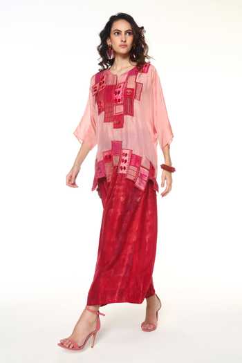 CAPISVIRLEO Pink Silk Split V-neck Sylvie Patchwork Kaftan Shirt Online at Aza Fashions CAPISVIRLEO_Pink Silk Split V-neck Sylvie Patchwork Kaftan Shirt _Online_at_Aza_Fashions