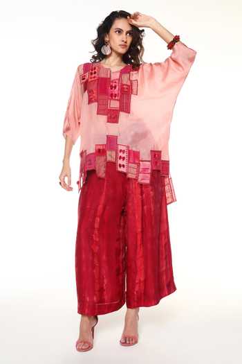 Buy CAPISVIRLEO Pink Silk Split V-neck Sylvie Patchwork Kaftan Shirt Online at Aza Fashions Buy_CAPISVIRLEO_Pink Silk Split V-neck Sylvie Patchwork Kaftan Shirt _Online_at_Aza_Fashions