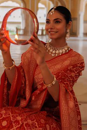 Geroo Jaipur Red Georgette V-neck Handwoven Gharchola Bandhani Classic Saree Set With Blouse Online at Aza Fashions Geroo Jaipur_Red Georgette V-neck Handwoven Gharchola Bandhani Classic Saree Set With Blouse _Online_at_Aza_Fashions