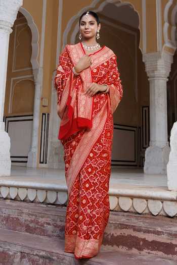 Geroo Jaipur Red Georgette V-neck Handwoven Gharchola Bandhani Classic Saree Set With Blouse at Aza Fashions Geroo Jaipur_Red Georgette V-neck Handwoven Gharchola Bandhani Classic Saree Set With Blouse _at_Aza_Fashions