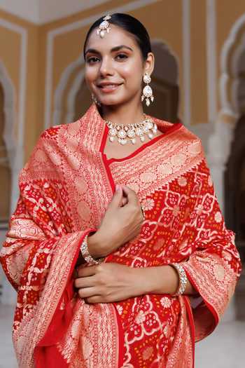 Buy Geroo Jaipur Red Georgette V-neck Handwoven Gharchola Bandhani Classic Saree Set With Blouse Buy_Geroo Jaipur_Red Georgette V-neck Handwoven Gharchola Bandhani Classic Saree Set With Blouse