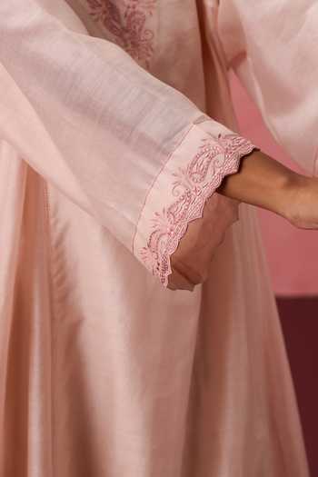 Buy Janki India Peach Cotton, Organza, Chanderi V-neck Scallop Neckline Embroidered Kurta Set Online at Aza Fashions Buy_Janki India_Peach Cotton, Organza, Chanderi V-neck Scallop Neckline Embroidered Kurta Set _Online_at_Aza_Fashions