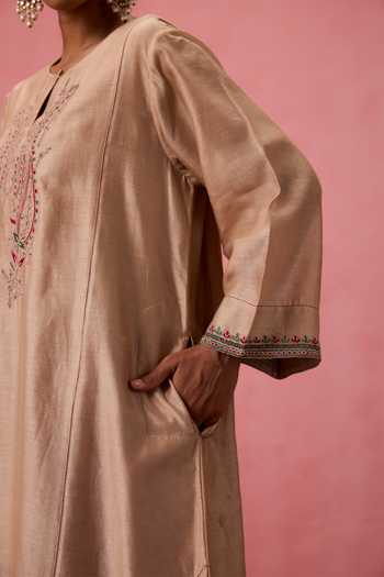 Shop Janki India Gold Organza, Chanderi Keyhole Neck Dori Resham Embroidered Kurta Set Online at Aza Fashions Shop_Janki India_Gold Organza, Chanderi Keyhole Neck Dori Resham Embroidered Kurta Set _Online_at_Aza_Fashions
