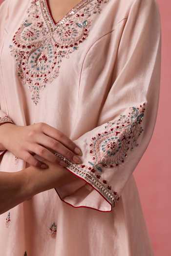 Janki India Peach Organza, Chanderi V-neck Neckline Embroidered Kurta Set at Aza Fashions Janki India_Peach Organza, Chanderi V-neck Neckline Embroidered Kurta Set _at_Aza_Fashions