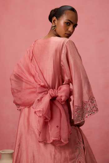 Buy_Janki India_Peach Cotton, Organza, Chanderi Round Neck Embroidered Kurta Set _Online_at_Aza_Fashions