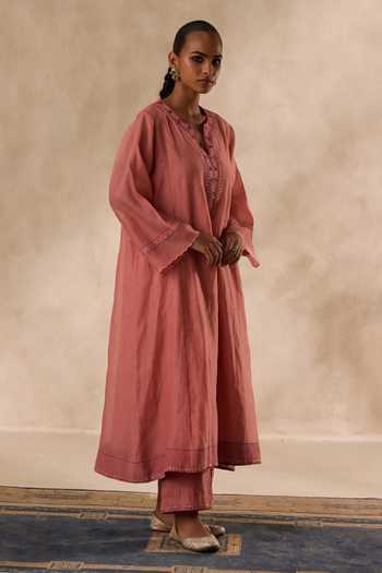 Buy Janki India Peach Cotton, Organza, Chanderi Split V-neck, Yes Embroidered Kurta Set Online at Aza Fashions Buy_Janki India_Peach Cotton, Organza, Chanderi Split V-neck, Yes Embroidered Kurta Set _Online_at_Aza_Fashions