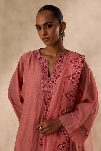 Buy Janki India Peach Cotton, Organza, Chanderi Split V-neck, Yes Embroidered Kurta Set Buy_Janki India_Peach Cotton, Organza, Chanderi Split V-neck, Yes Embroidered Kurta Set