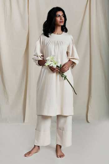 Buy MATI Off White Handloom Cotton Pants at Aza Fashions Buy_MATI_Off White Handloom Cotton Pants_at_Aza_Fashions