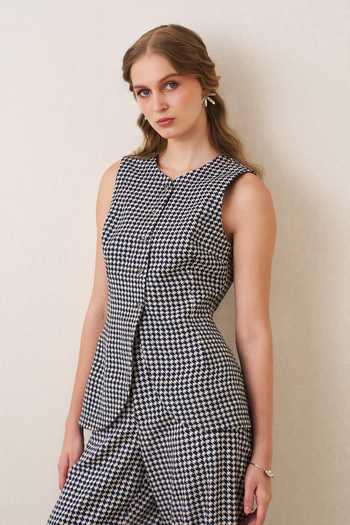 Buy RANNA GILL Grey Satin, Viscose Round Neck Noah Micro Houndstooth Pattern Waistcoat Buy_RANNA GILL_Grey Satin, Viscose Round Neck Noah Micro Houndstooth Pattern Waistcoat