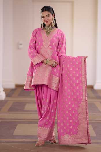 Buy_Safaa_Fuchsia Vegan Silk V-neck, Yes Rose Petha Woven Kurta Set _Online_at_Aza_Fashions