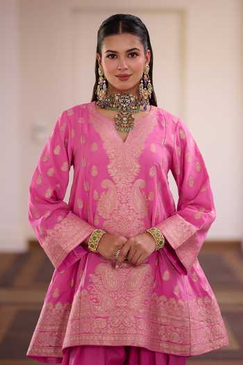 Buy_Safaa_Fuchsia Vegan Silk V-neck, Yes Rose Petha Woven Kurta Set 