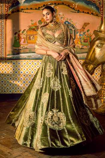 Payal & Zinal Green Velvet Sweetheart Neck Sitara-saanjh Rimzim Zari Lehenga Set at Aza Fashions Payal & Zinal_Green Velvet Sweetheart Neck Sitara-saanjh Rimzim Zari Lehenga Set _at_Aza_Fashions