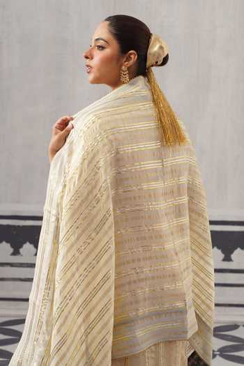 Shop Palak & Mehak Cream Chanderi V-neck Kimi Gota Work Kurta Set Shop_Palak & Mehak_Cream Chanderi V-neck Kimi Gota Work Kurta Set