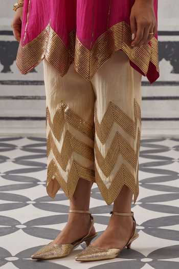 Buy Palak & Mehak Pink Chanderi V-neck Ira Chevron Border Embellished Kurta Set Buy_Palak & Mehak_Pink Chanderi V-neck Ira Chevron Border Embellished Kurta Set
