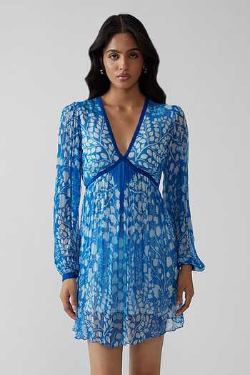 Reena Sharma Blue Cotton, Chiffon, Viscose, Crinkle V-neck Pavni V Short Dress Online at Aza Fashions Reena Sharma_Blue Cotton, Chiffon, Viscose, Crinkle V-neck Pavni V Short Dress _Online_at_Aza_Fashions