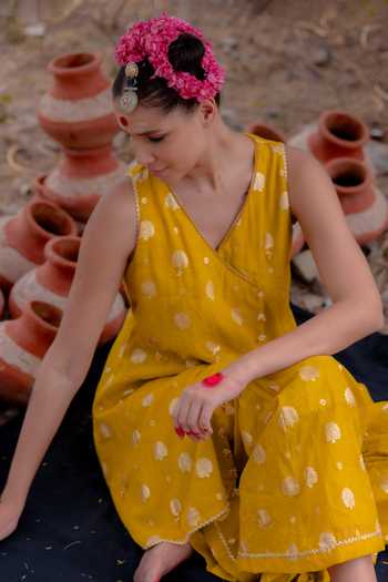 Soniya G_Yellow Silk Zari V-neck Woven Straight Kurta And Palazzo Set _Online_at_Aza_Fashions