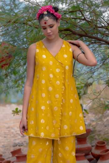 Soniya G_Yellow Silk Zari V-neck Woven Straight Kurta And Palazzo Set _at_Aza_Fashions