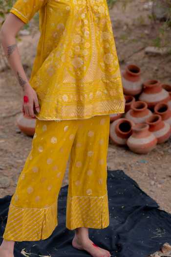 Soniya G_Yellow Silk Mandarin Collar, Yes Zari Woven Kurta And Pant Set _Online_at_Aza_Fashions