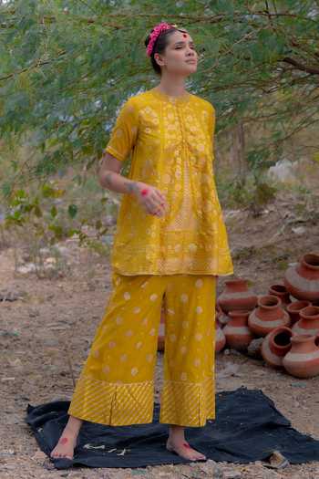 Soniya G_Yellow Silk Mandarin Collar, Yes Zari Woven Kurta And Pant Set _at_Aza_Fashions