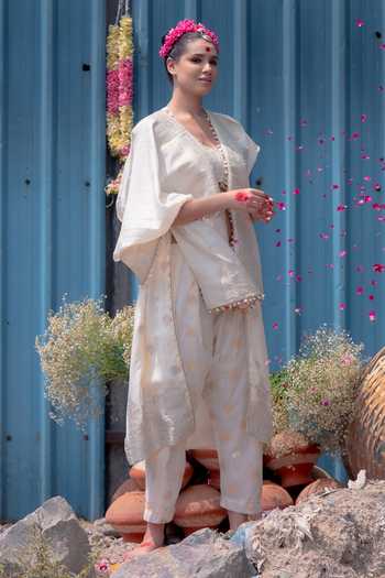 Shop_Soniya G_Ivory Silk Sweetheart Neck Zari Woven Cape Pant Set _Online_at_Aza_Fashions