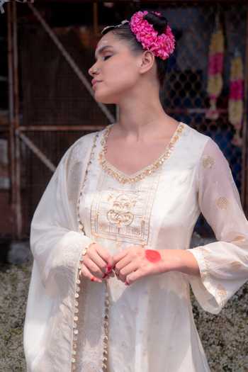 Soniya G_Ivory Silk Round Neck, Yes Banarsi Woven Kurta Set _Online_at_Aza_Fashions