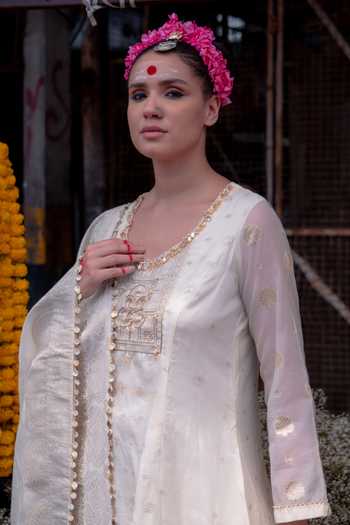 Buy_Soniya G_Ivory Silk Round Neck, Yes Banarsi Woven Kurta Set _Online_at_Aza_Fashions