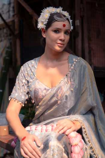 Soniya G_Silver Silk V-neck Banarsi Woven Saree With Blouse _Online_at_Aza_Fashions