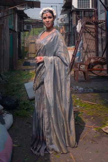 Buy_Soniya G_Silver Silk V-neck Banarsi Woven Saree With Blouse 
