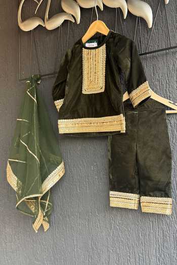 The little tales_Green Velvet Embroidered Kurta Set _Online_at_Aza_Fashions