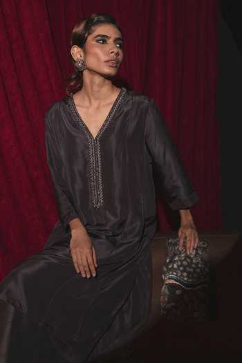 Buy Nidhi Yasha Grey Silk V-neck Saya Pure Kurta And Salwar Set Online at Aza Fashions Buy_Nidhi Yasha_Grey Silk V-neck Saya Pure Kurta And Salwar Set _Online_at_Aza_Fashions