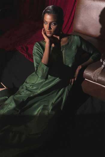 Nidhi Yasha Emerald Green Silk Split V-neck, Yes Henna Pure Kurta And Salwar Set Online at Aza Fashions Nidhi Yasha_Emerald Green Silk Split V-neck, Yes Henna Pure Kurta And Salwar Set _Online_at_Aza_Fashions