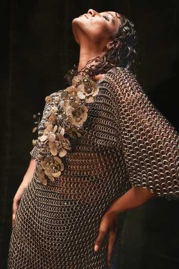 Buy Nidhi Yasha Silver Organza Boat Neck Portia Metallic Tunic And Skirt Set Online at Aza Fashions Buy_Nidhi Yasha_Silver Organza Boat Neck Portia Metallic Tunic And Skirt Set _Online_at_Aza_Fashions