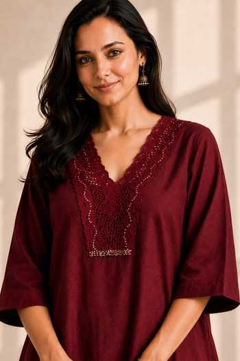 Vaaya Burgundy Cotton V-neck, Yes Handwoven Kurta And Pant Set Online at Aza Fashions Vaaya_Burgundy Cotton V-neck, Yes Handwoven Kurta And Pant Set _Online_at_Aza_Fashions