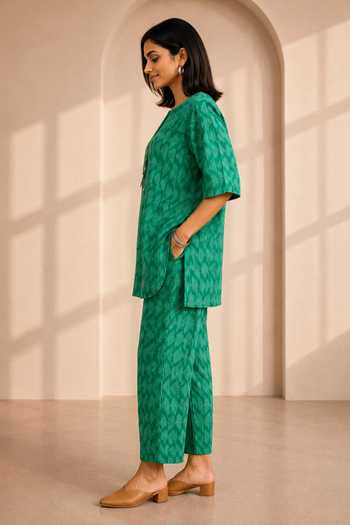 Vaaya_Green Split V-neck Fern Handwoven Ikat Kurta And Pant Set _Online_at_Aza_Fashions
