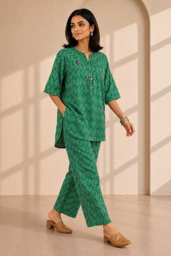 Buy_Vaaya_Green Split V-neck Fern Handwoven Ikat Kurta And Pant Set _Online_at_Aza_Fashions