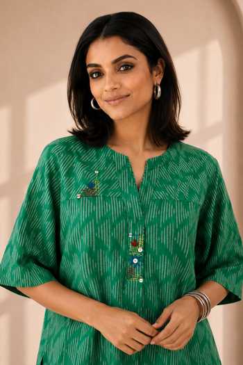 Vaaya_Green Split V-neck Fern Handwoven Ikat Kurta And Pant Set _at_Aza_Fashions