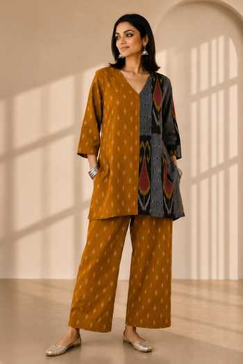 Vaaya Multi Color V-neck Auro Handwoven Ikat Kurta And Pant Set Online at Aza Fashions Vaaya_Multi Color V-neck Auro Handwoven Ikat Kurta And Pant Set _Online_at_Aza_Fashions