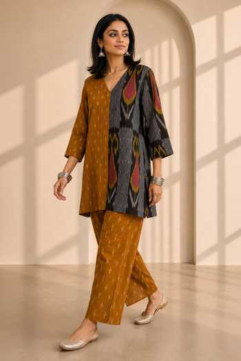 Buy Vaaya Multi Color V-neck Auro Handwoven Ikat Kurta And Pant Set Online at Aza Fashions Buy_Vaaya_Multi Color V-neck Auro Handwoven Ikat Kurta And Pant Set _Online_at_Aza_Fashions